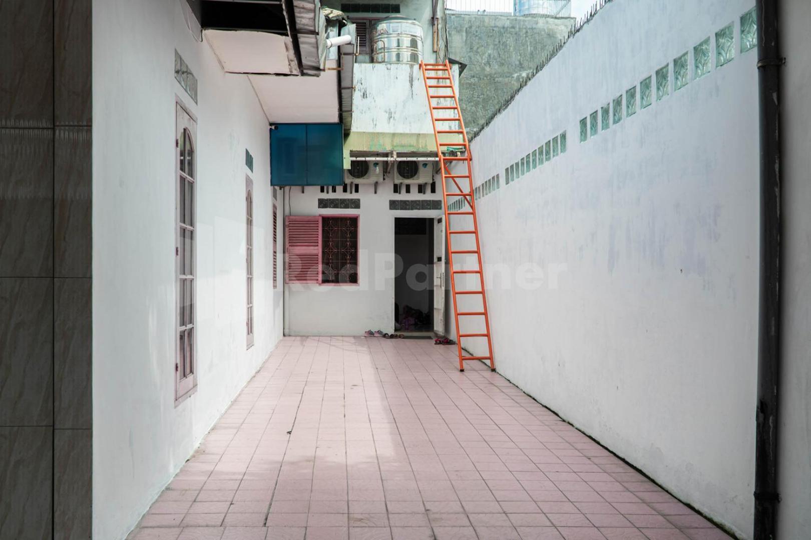 Asri Residence Near Jalan Iskandar Muda Medan Mitra Reddoorz エクステリア 写真